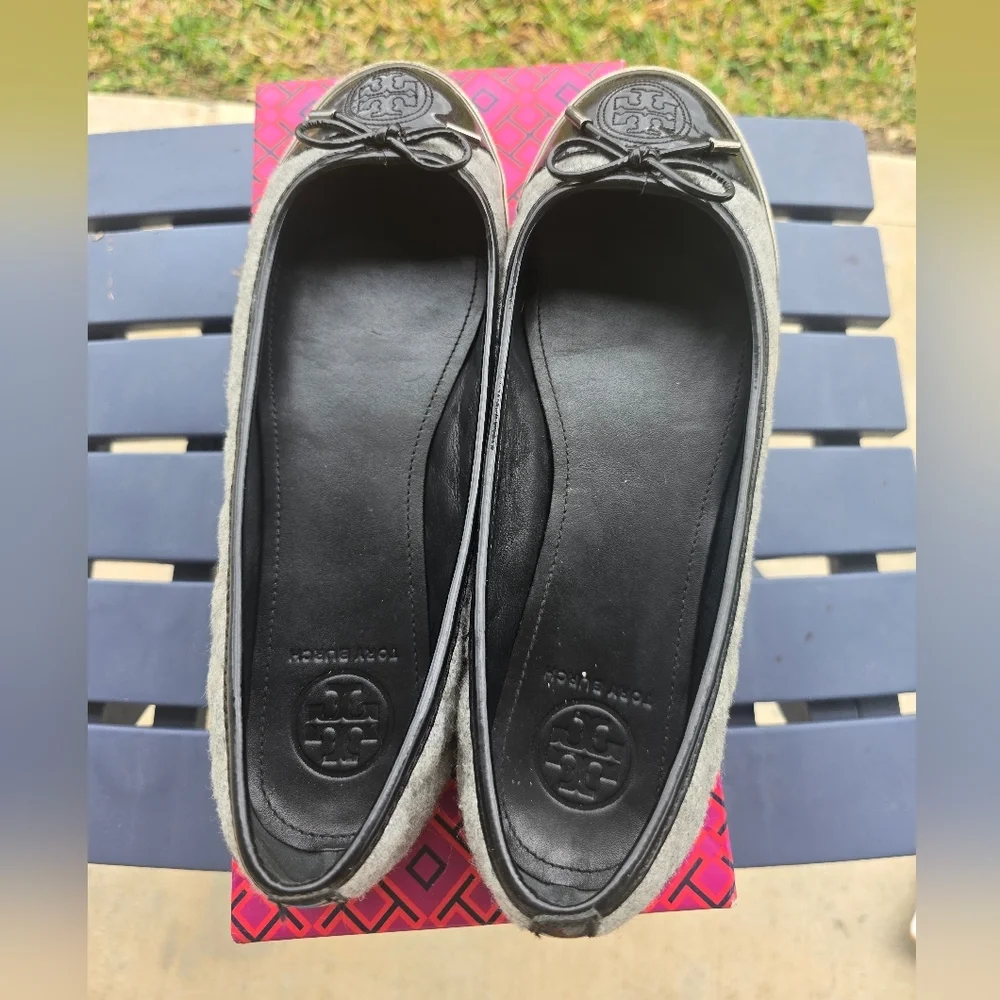 Tory Burch Ballet Flats Size 8.5M Skylar Gray Felt Black Patent Leather Luxury